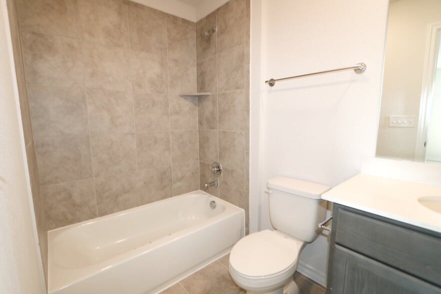 Building Photo - 109 Rampart Lp