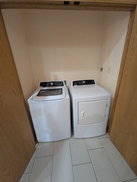 Building Photo - 6617 Scattergood Ln