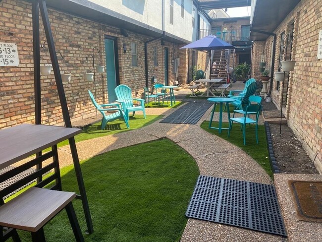 Building Photo - 1801 Huldy St