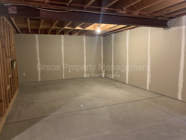 Building Photo - 2586 E 125th Pl