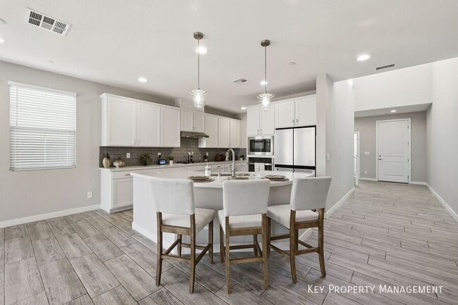 Building Photo - 5 Lilla Rosa St