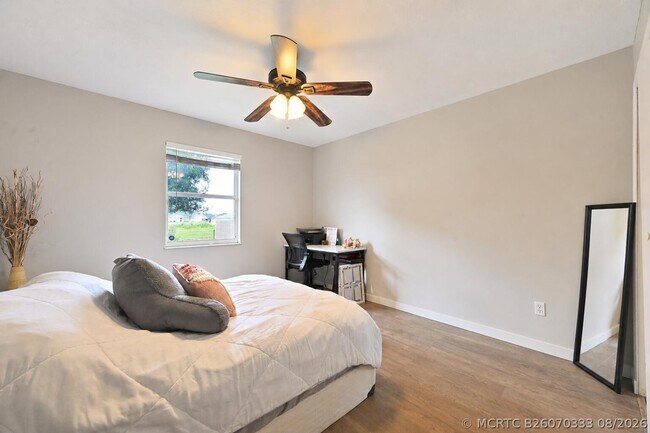 Building Photo - 1755 SW Castinet Ln
