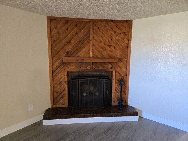 Building Photo - Newly remodeled 3 bedroom 2 bath