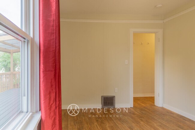 Building Photo - Charming First Hill Single Family House wi...