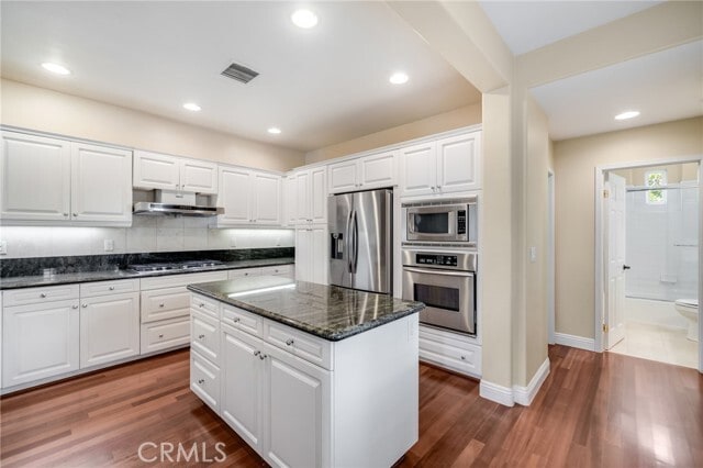 Building Photo - 82 Passage