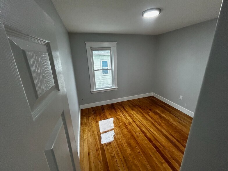 Building Photo - 7 Dartmouth St