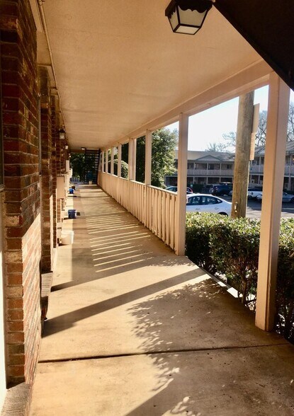 Building Photo - 276 White Bridge Pike