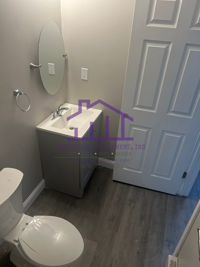 Building Photo - 2 Bedrooms, 1 bathroom Unit available in Gardner, MA!