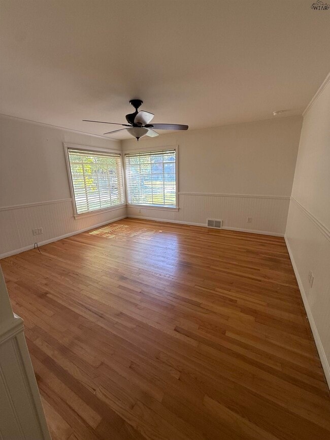 Building Photo - 2208 Avondale St