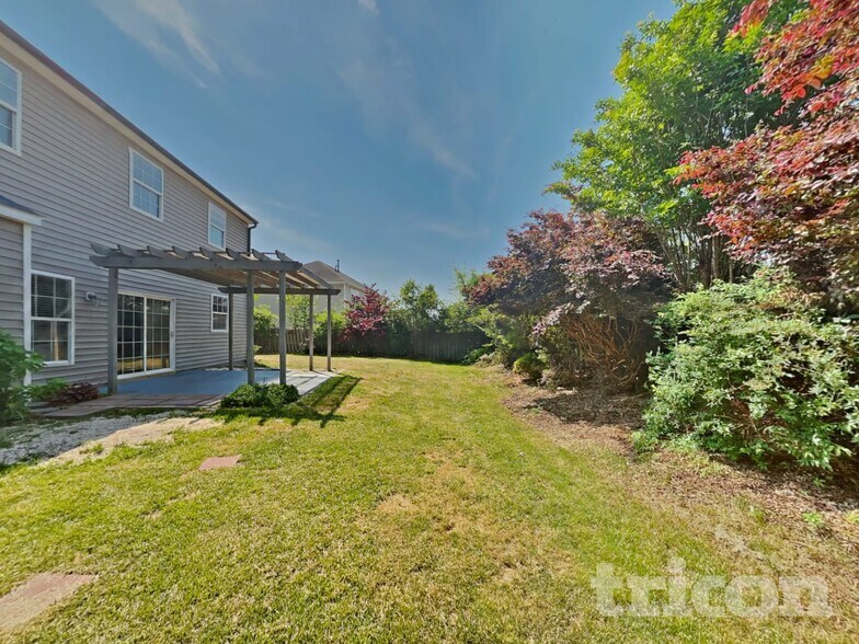 Building Photo - 1104 Braemar Highland Dr