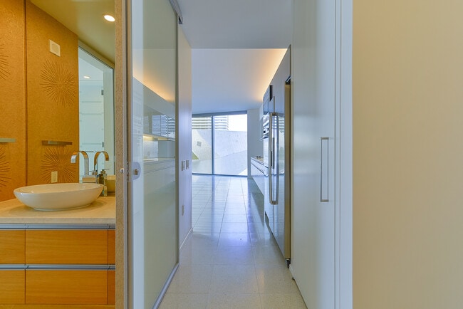 Building Photo - Veer Towers 602W-Strip and CityCenter View...
