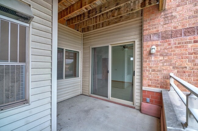 Building Photo - 301 Harbour Town Dr