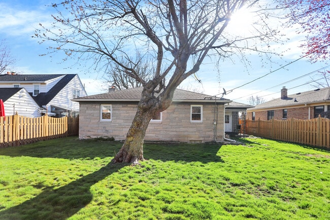 Building Photo - 1240 N Irvington Ave