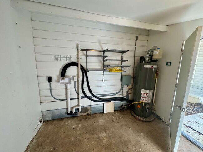 Building Photo - Updated & Charming in the Heart of North C...