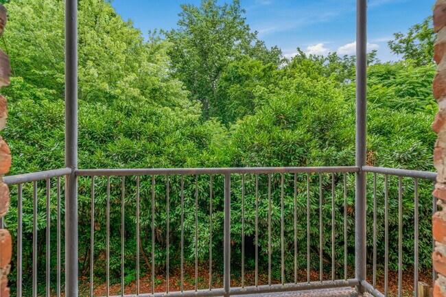 Building Photo - 482 E Red Bud Rd