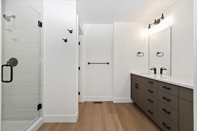 Building Photo - BRAND NEW 3 bed 3.5 bath townhouse