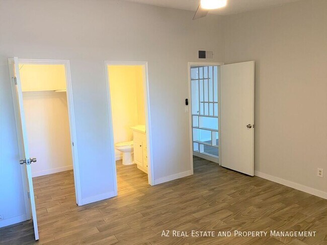 Building Photo - 7035 E Wilshire Dr