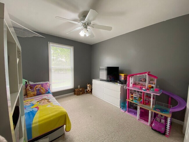 Building Photo - 3672 Fieldstone Dr