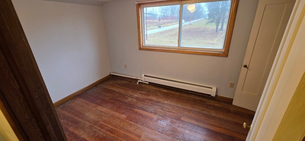 Upstairs Bedroom 2 - 8295 Limeridge Rd