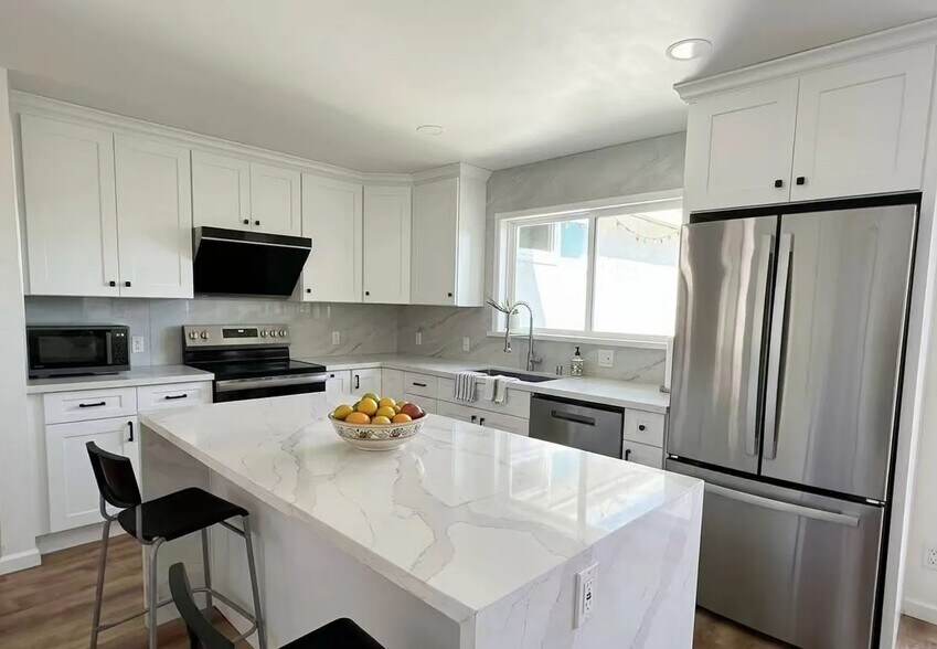 Building Photo - 635 River View Dr