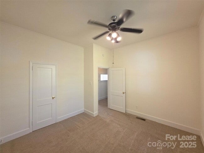 Building Photo - 412 Park Ave