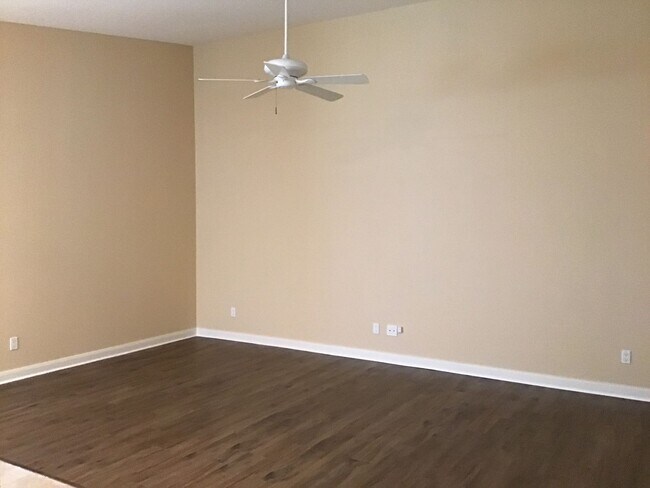 Building Photo - 11824 Delfina Ln