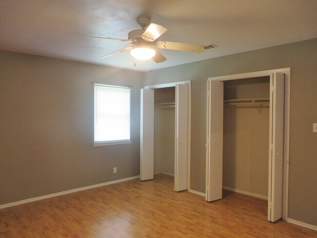 Building Photo - 3 Bedroom 2 Bathroom Georgetown Home