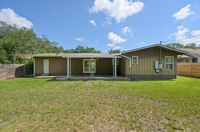 Building Photo - 1607 Glencrest Dr
