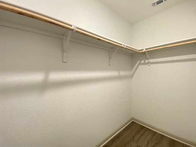 Building Photo - 203 Sweetwater Crk Ln