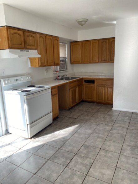 Building Photo - 4524 Howard St