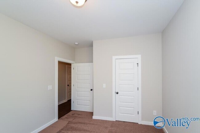 Building Photo - 46 HAWK LN