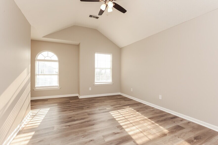 Building Photo - 1849 Lakewood Village Dr