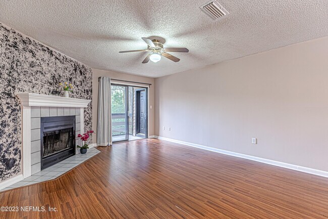 Building Photo - 1604 Arcadia Dr