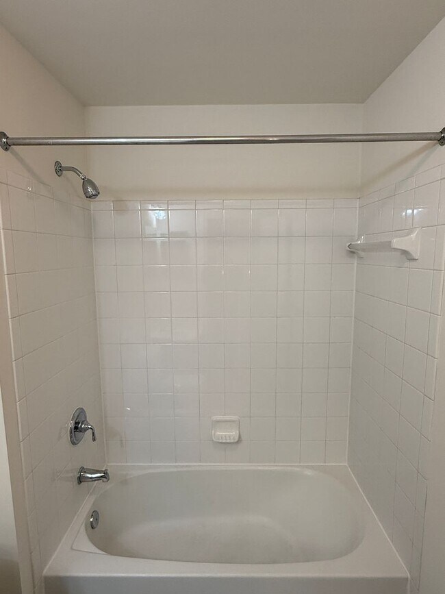 Building Photo - Spacious 4-Bedroom Townhome with Garage in Prime Columbia/Elkridge Location- PENDING APPLICANT