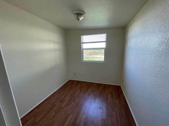 Building Photo - Cozy One Bedroom Home