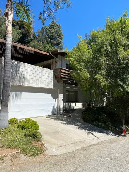 Primary Photo - 8639 Crescent Dr