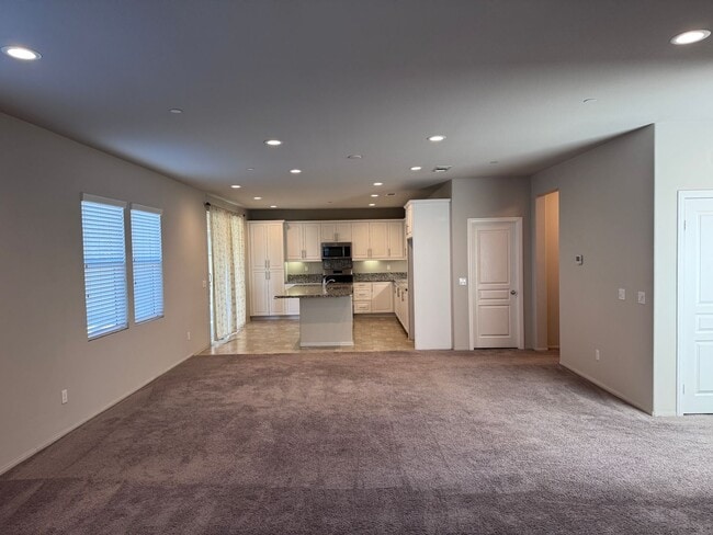 Building Photo - Large Newer Home - 4 Bedroom / 3 1/2 Bath