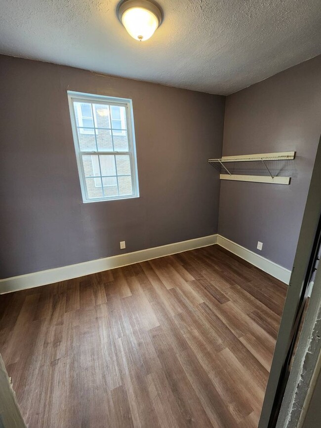 Building Photo - 521 W 14th St