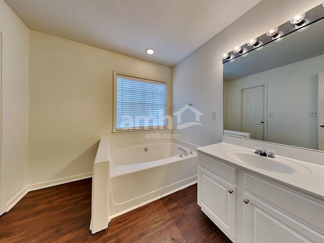 Building Photo - 349 Burdock Trce