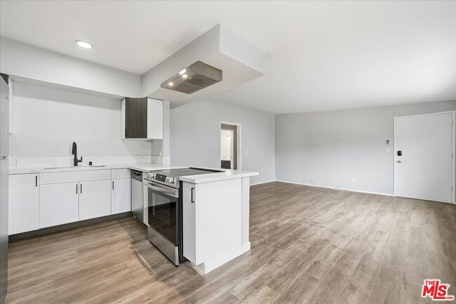 Building Photo - 3320 Pacific Ave