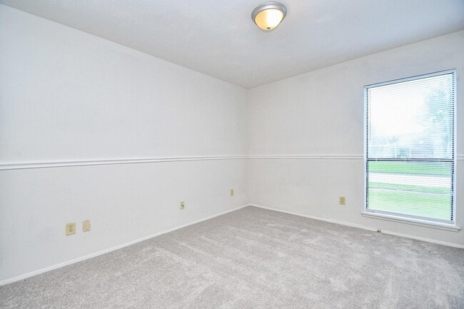 Building Photo - 6915 Jeb Stuart Dr