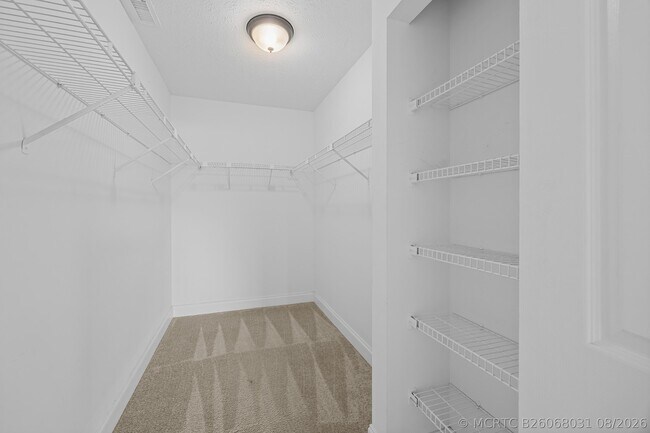 Building Photo - 371 SW Butler Ave