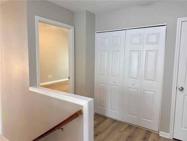 Building Photo - 180 Finchley Dr