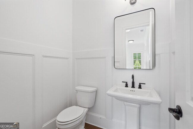 Building Photo - 2045 Kent Ct