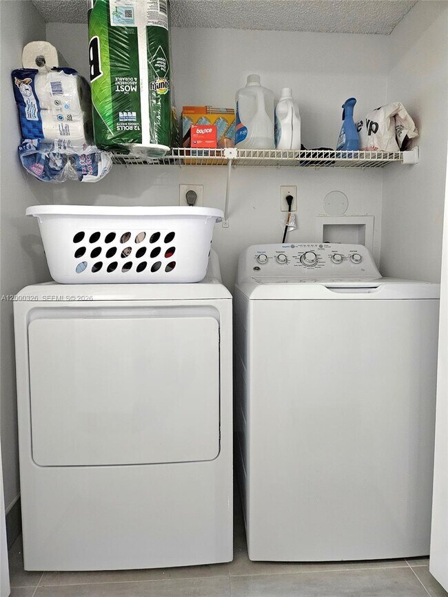 Building Photo - 841 Lyons Rd