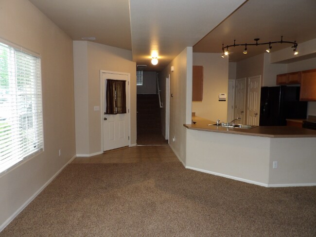 Building Photo - 802 Red Thistle View