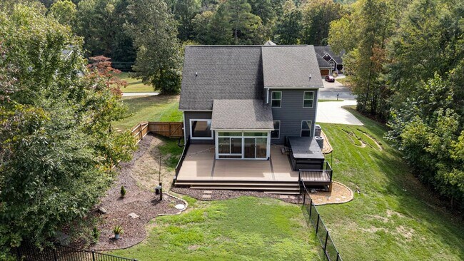 Building Photo - Move-In Ready Luxury in Island Point Estates