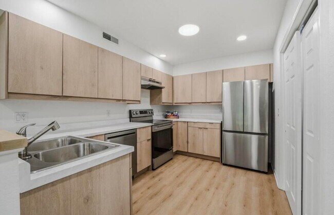 Building Photo - 1515 Mills Dr