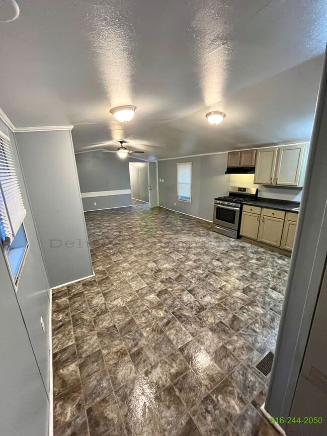 Building Photo - 3 Bedroom Mobile Home! Available NOW! Middleburry!