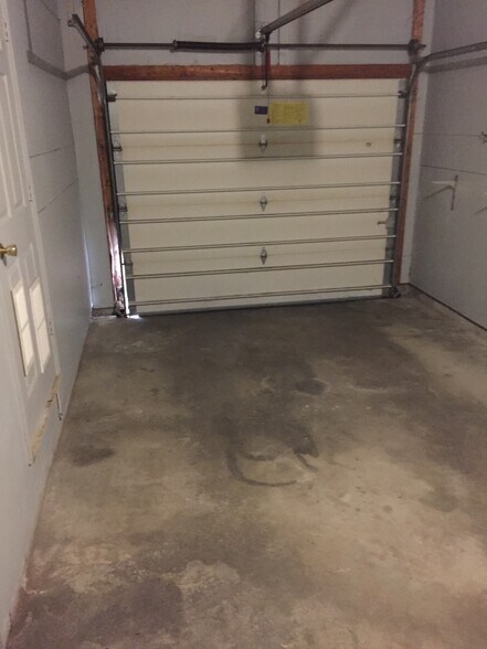 Building Photo - 642 Arbor St